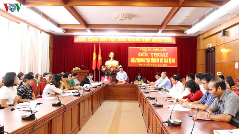 thuong truc tinh uy dak lak doi thoai voi can bo nu cua tinh hinh 1
