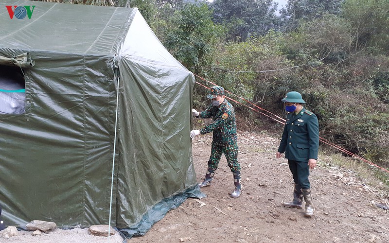 nhung nguoi linh noi dia dau chong dich hinh 1