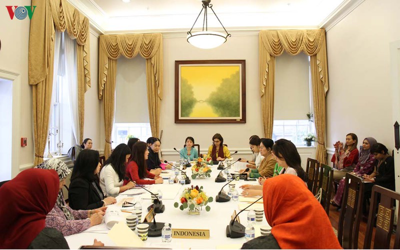 viet nam chu tri hoat dong giao luu cua hoi phu nu asean tai washington hinh 1