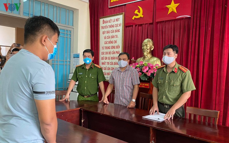 phat 10 trieu dong voi tai xe tung tin "phong toa tphcm 14 ngay" hinh 1