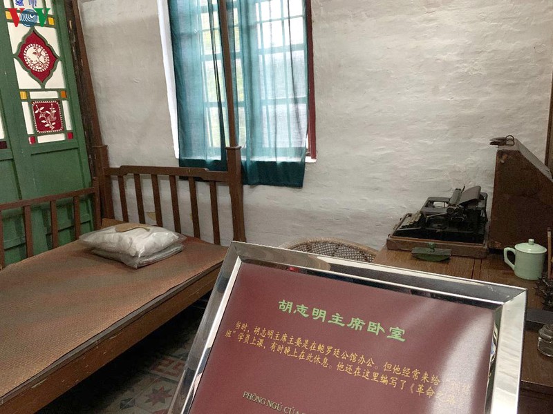 "toi xuc dong truoc tinh cam nguoi dan viet nam danh cho ho chu tich" hinh 5