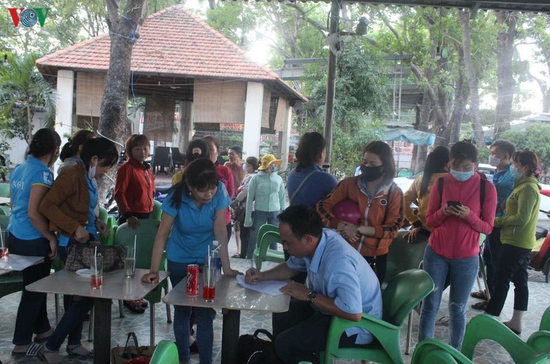 cong an dong nai vao cuoc vu hang tram cong nhan bi giat hui hinh 1