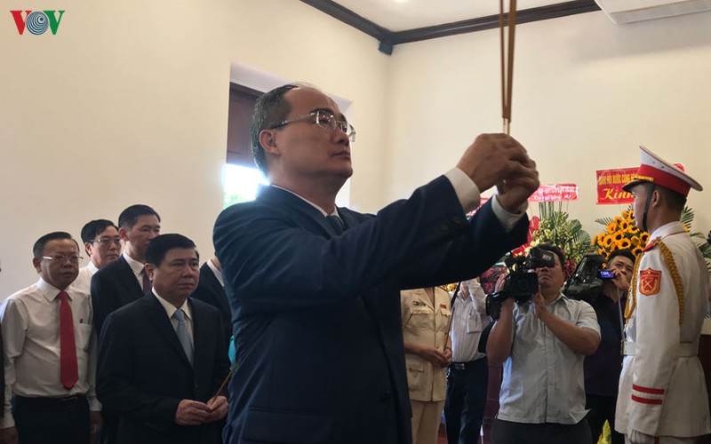lanh dao tphcm dang huong ky niem 130 nam ngay sinh chu tich ho chi minh hinh 1