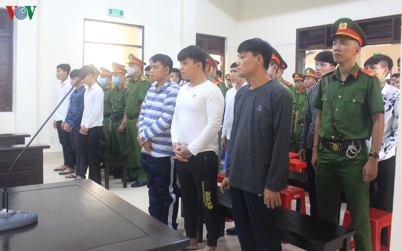 tuyen an 2 cha con cam dau vu no sung o tien giang hinh 1
