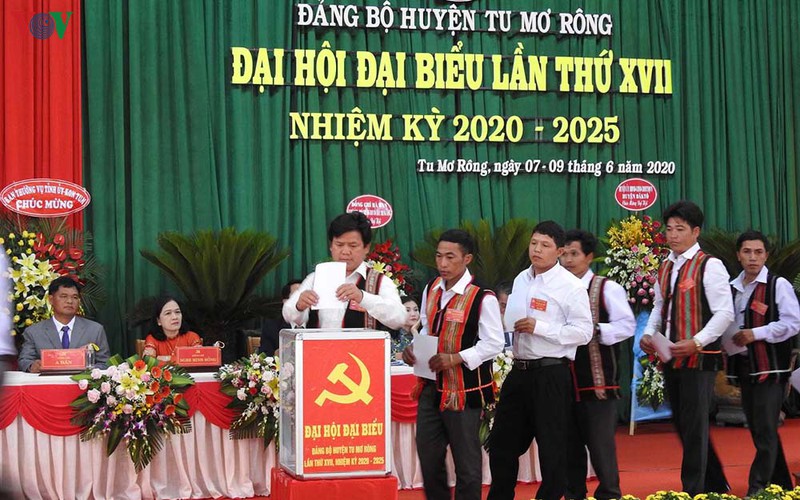 dai hoi dang bo huyen dau tien o kom tum bau truc tiep bi thu hinh 1