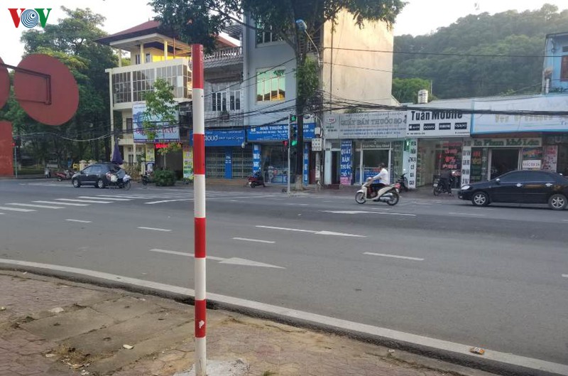 bien bao giao thong gay kho hieu o lao cai dong loat bi thao xuong hinh 8