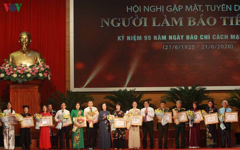 gap mat, tuyen duong 187 nguoi lam bao tieu bieu ca nuoc hinh 3