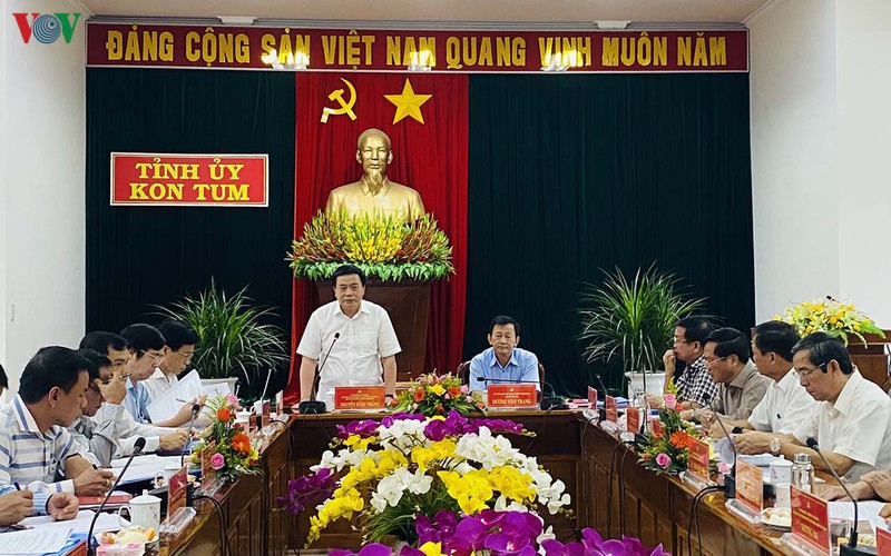 bi thu trung uong dang nguyen xuan thang lam viec voi ban thuong vu tinh uy kon tum hinh 1
