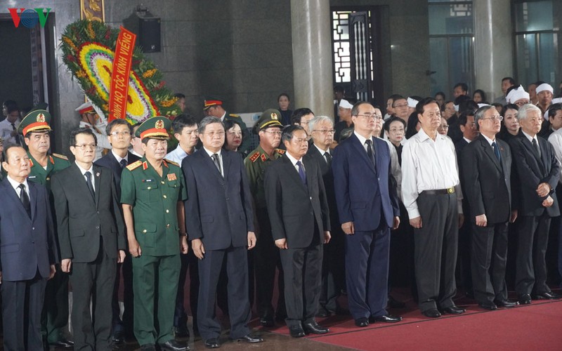 lanh dao dang, nha nuoc vieng nguyen bi thu trung uong dang tran quoc huong hinh 2