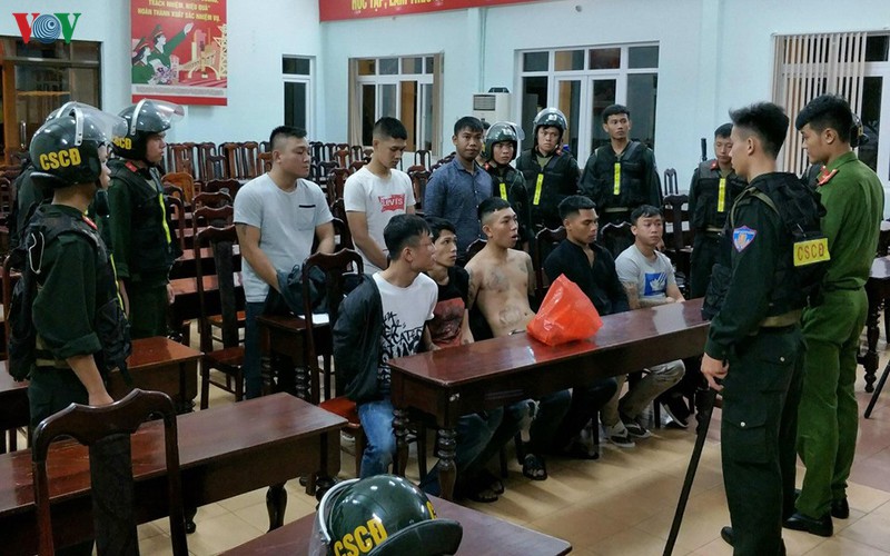 hang chuc thanh nien mang dao, kiem hon chien hinh 1