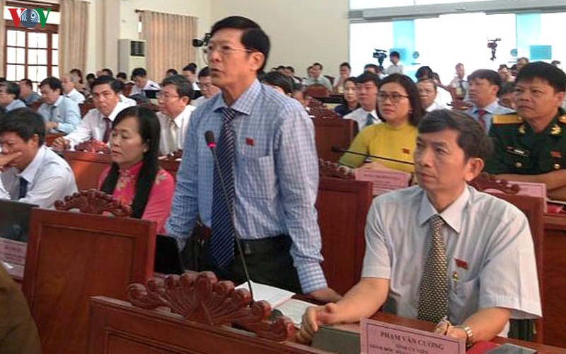 phu yen: chu tich hdnd tinh vang mat tai phien khai mac ky hop hinh 2