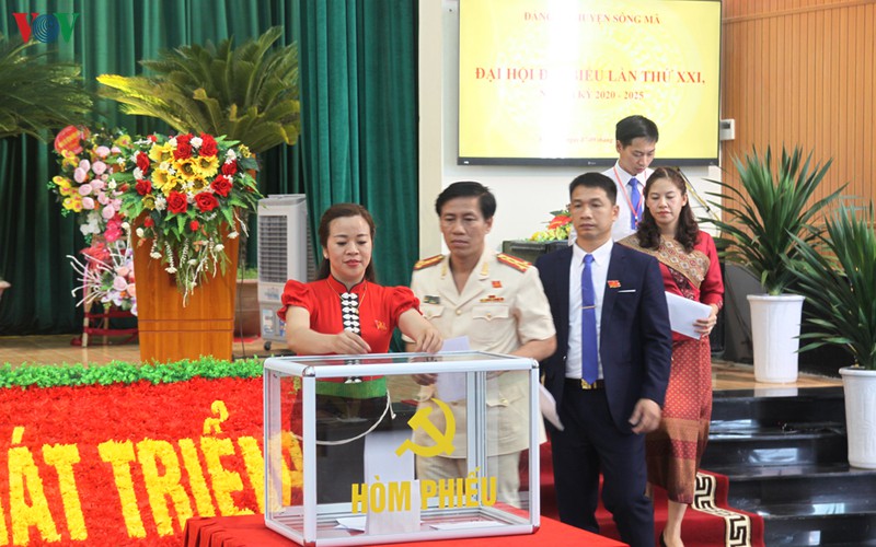 dai hoi cap huyen dau tien o son la bau truc tiep bi thu hinh 1