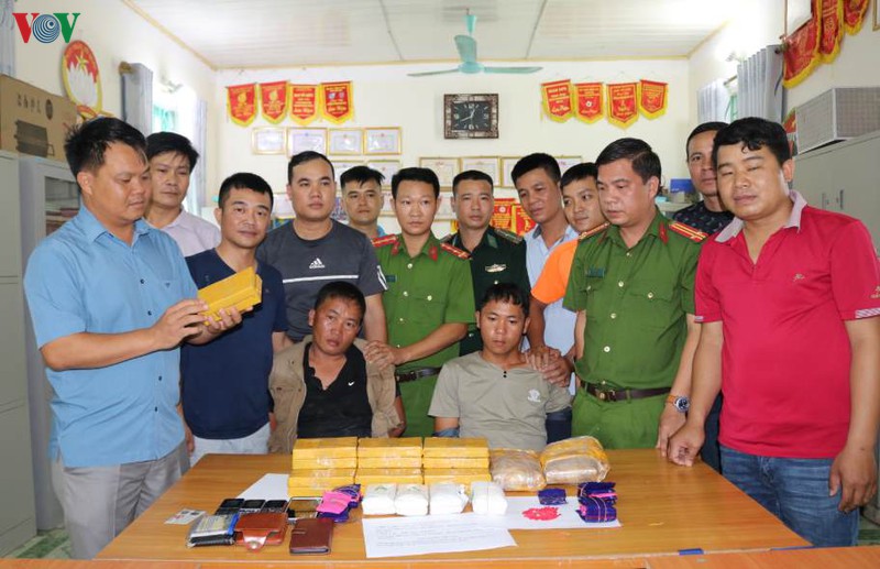 dien bien pha duong day ma tuy, thu 20 banh heroin va 12.000 vien ma tuy tong hop hinh 1