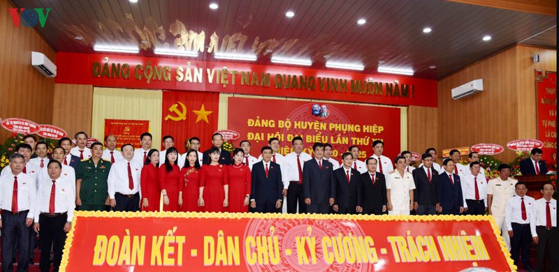 ​ong nguyen van bay tai dac cu bi thu huyen uy phung hiep, hau giang hinh 1