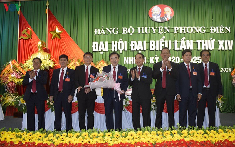 thua thien hue: dai hoi dang bo huyen phong dien thi diem bau truc tiep bi thu hinh 1