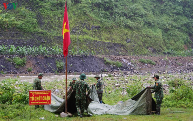 bộ đội lại dựng lều chặn đường mòn, lối mở phòng chống covid-19 hình 4 bo doi lai dung leu chan duong mon, loi mo phong chong covid-19 hinh 4