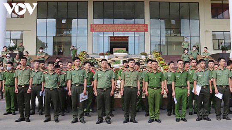 son la tang cuong hon 300 can bo, chien sy ve co so hinh 1