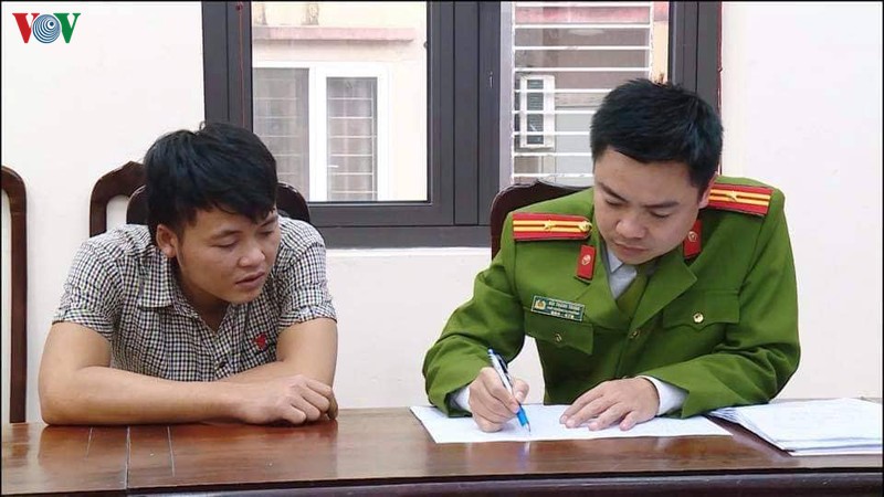 tam giu hinh su 2 doi tuong tra cong bang ma tuy cho cong nhan su dung hinh 1