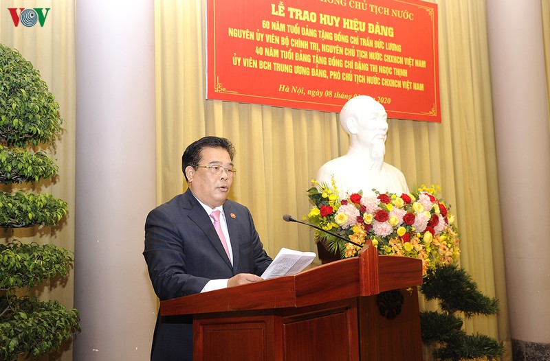 ong tran duc luong, ba dang thi ngoc thinh duoc trao tang huy hieu dang hinh 4