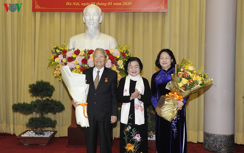 ong tran duc luong, ba dang thi ngoc thinh duoc trao tang huy hieu dang hinh 7