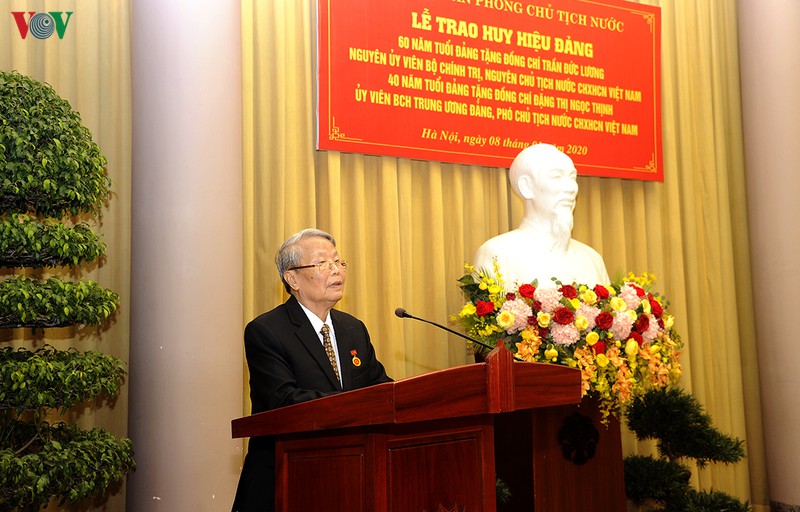 ong tran duc luong, ba dang thi ngoc thinh duoc trao tang huy hieu dang hinh 5
