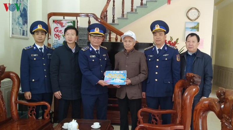 "tet hai dao" va chuong trinh "canh sat bien dong hanh voi ngu dan" hinh 2