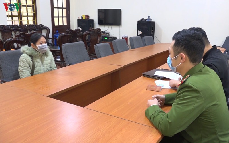 dua nguoi phu nu tron sang trung quoc tro lai khu cach ly phong covid-19 hinh 1