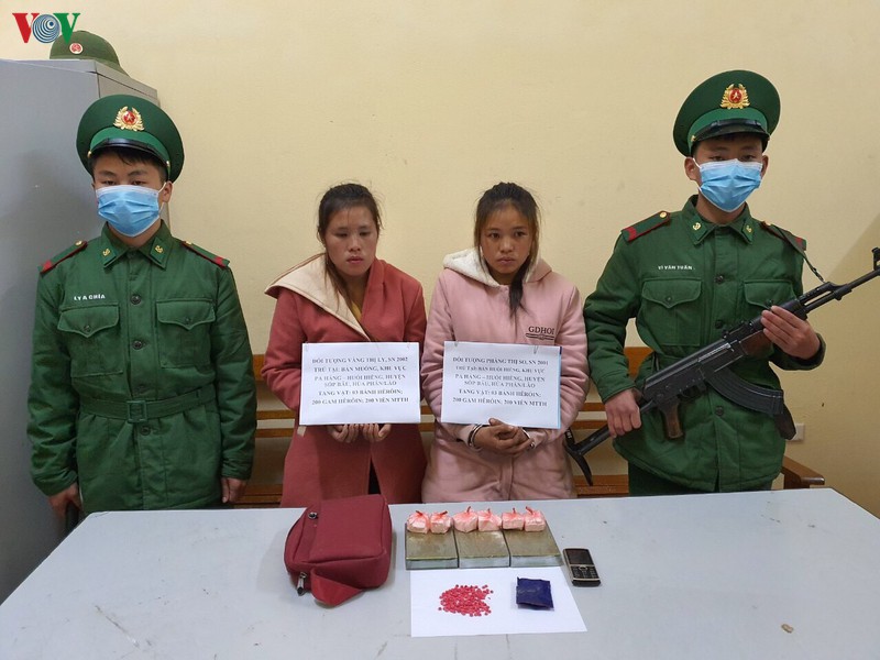 nhan 20 trieu dong tien cong de van chuyen hon 3 banh heroin hinh 1