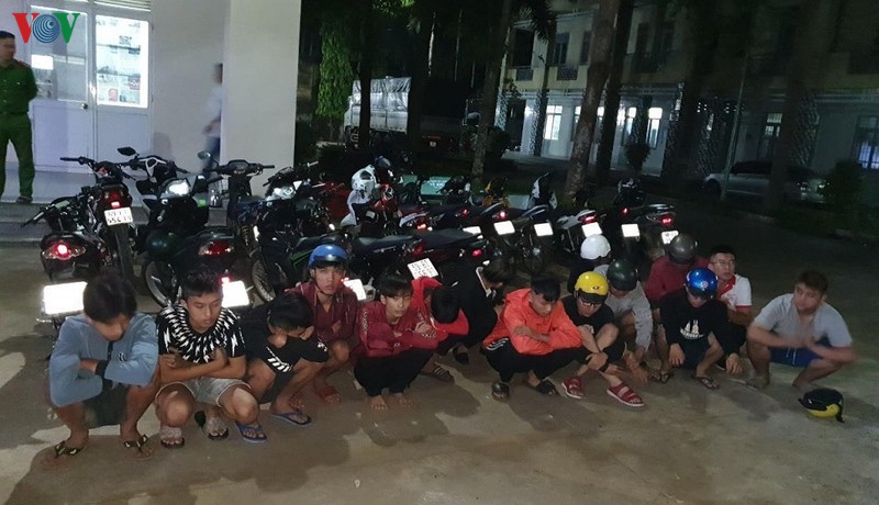 vay bat hang chuc thanh nien dua xe o dong nai hinh 2