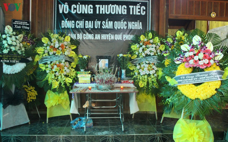 nghẹn ngào đưa tiễn thượng úy công an hy sinh khi bắt tội phạm hình 1 nghen ngao dua tien thuong uy cong an hy sinh khi bat toi pham hinh 1