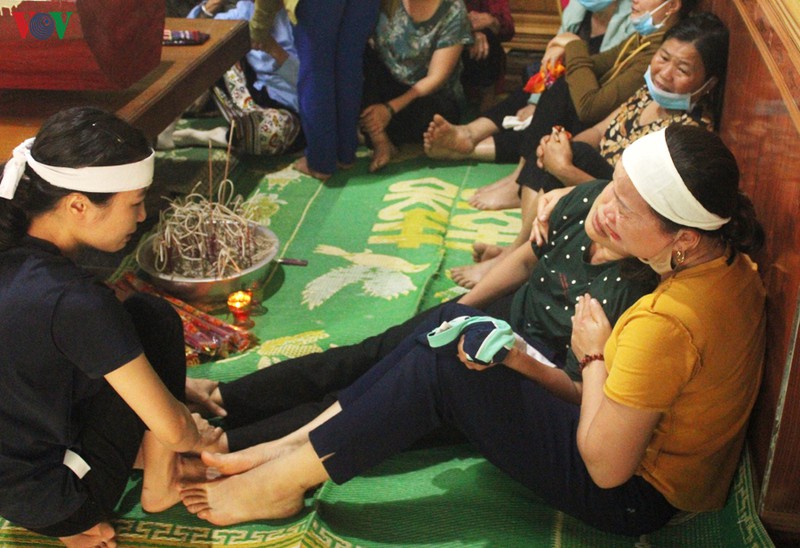 nghẹn ngào đưa tiễn thượng úy công an hy sinh khi bắt tội phạm hình 3 nghen ngao dua tien thuong uy cong an hy sinh khi bat toi pham hinh 3