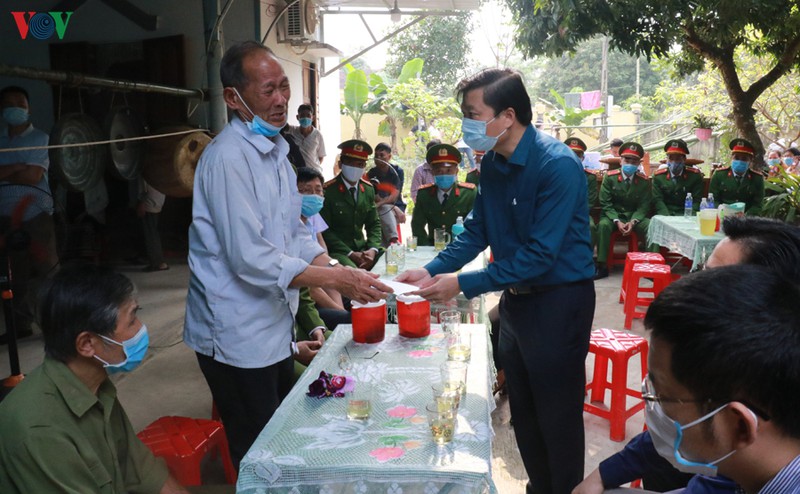 nghẹn ngào đưa tiễn thượng úy công an hy sinh khi bắt tội phạm hình 6 nghen ngao dua tien thuong uy cong an hy sinh khi bat toi pham hinh 6