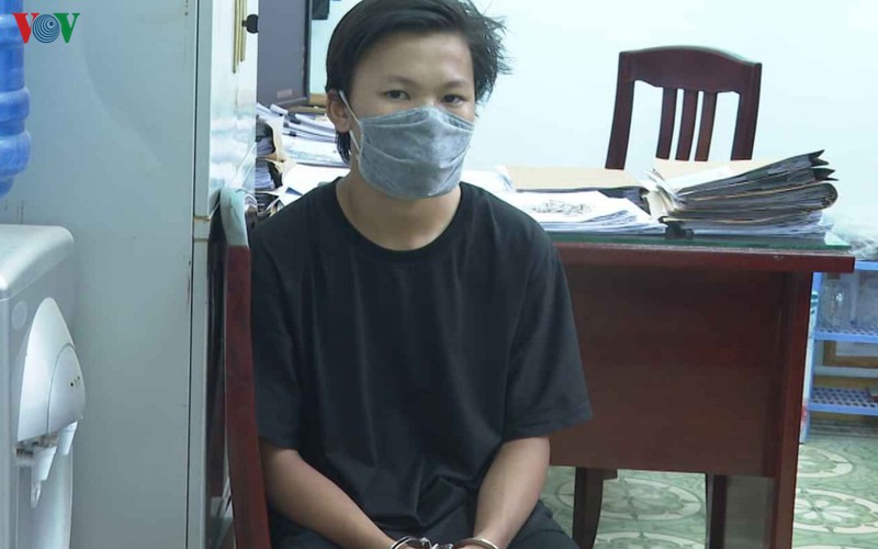 bat 8 doi tuong gay ra 35 vu nem da lam vo kinh xe o to o vung tau hinh 1