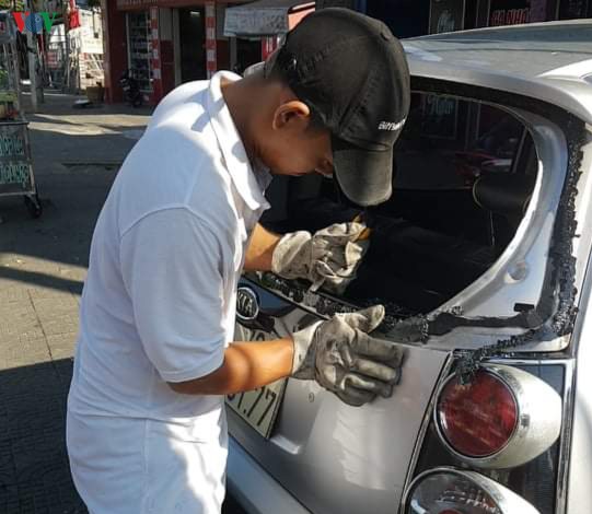 bat 8 doi tuong gay ra 35 vu nem da lam vo kinh xe o to o vung tau hinh 2