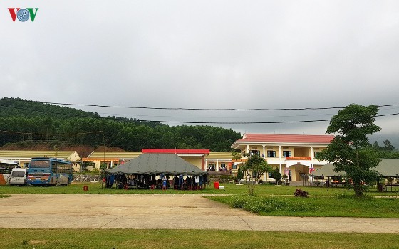 cach ly 8 nguoi tiep xuc voi bn 166 duong tinh sars-cov-2 o quang binh hinh 1