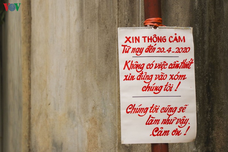 ngay dau thuc hien chi thi 16, nguoi dan dien bien han che ra duong  hinh 11