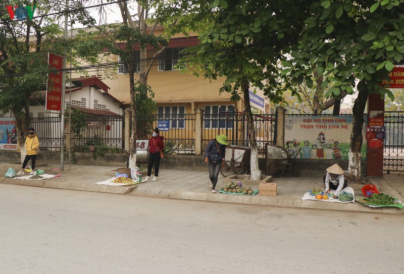 ngay dau thuc hien chi thi 16, nguoi dan dien bien han che ra duong  hinh 12