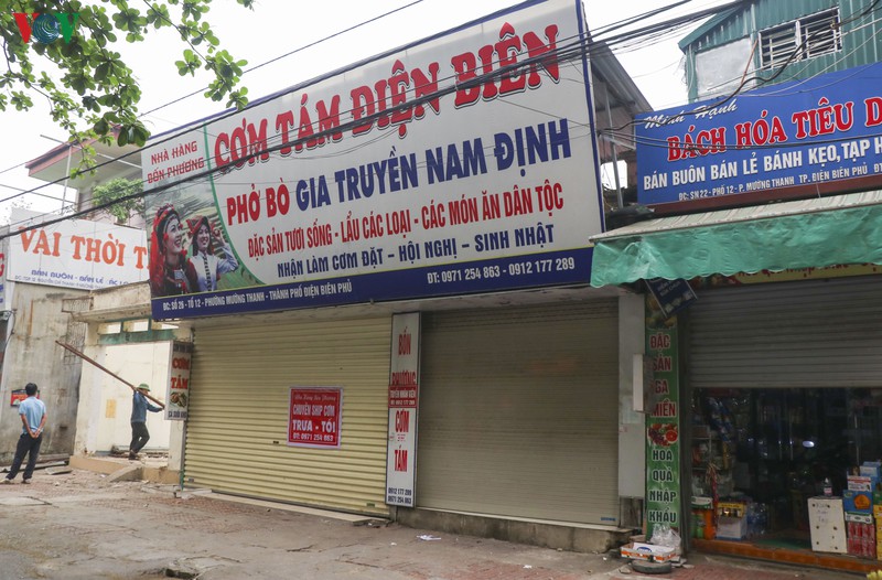 ngay dau thuc hien chi thi 16, nguoi dan dien bien han che ra duong  hinh 8