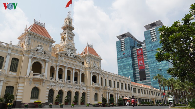 anh: duong pho tp.hcm vang ve trong ngay dau cach ly toan xa hoi hinh 12