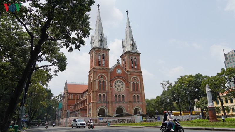 anh: duong pho tp.hcm vang ve trong ngay dau cach ly toan xa hoi hinh 13