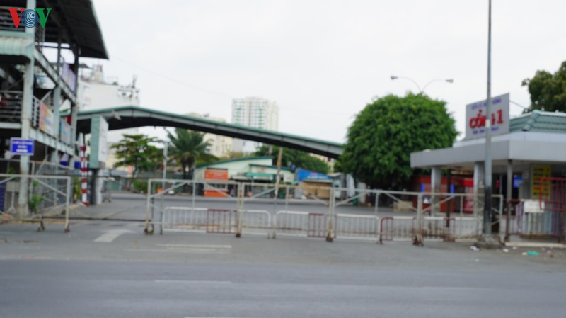 anh: duong pho tp.hcm vang ve trong ngay dau cach ly toan xa hoi hinh 6