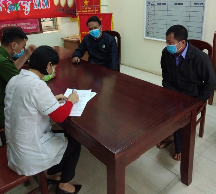 xu phat 2 co so kinh doanh va 73 nguoi dan khong chap hanh phong chong dich covid-19 hinh 2