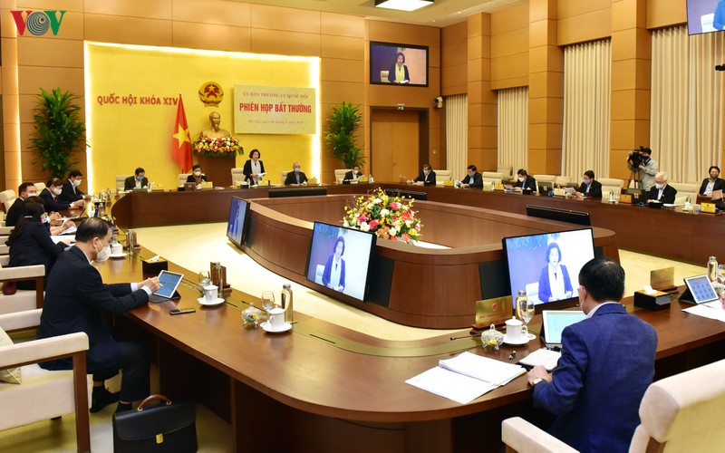 ubtv quoc hoi hop phien bat thuong, ban giai phap ung pho covid-19 hinh 1