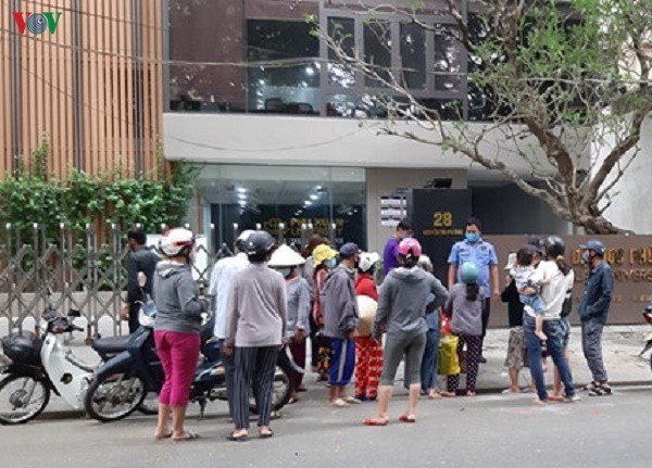 hue tam ngung cap phat gao mien phi qua atm cho nguoi ngheo vi lon xon hinh 1