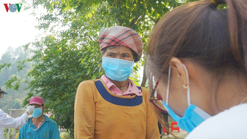 anh: hang tram dong bao thieu so ngheo o sa pa nhan gao tu "atm gao" hinh 3