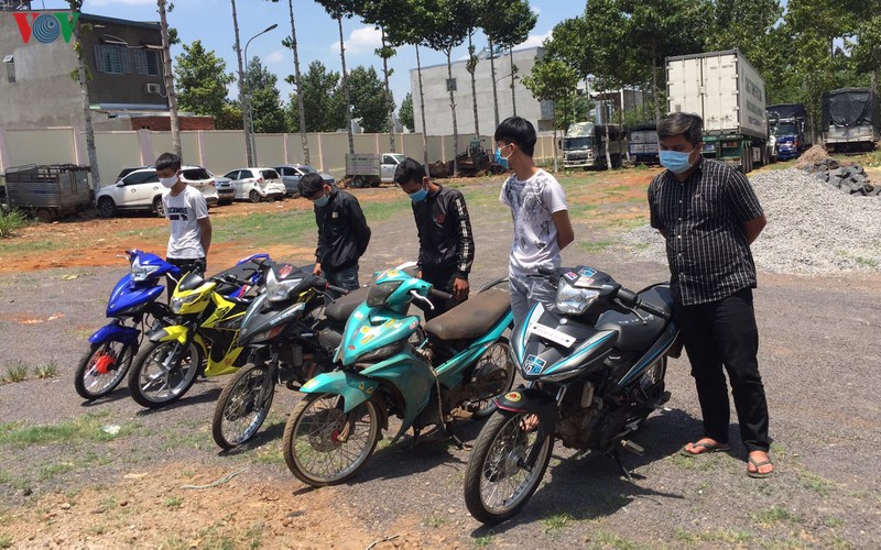 ngan chan gan 100 "quai xe" dua xe luc nua dem o dong nai hinh 1