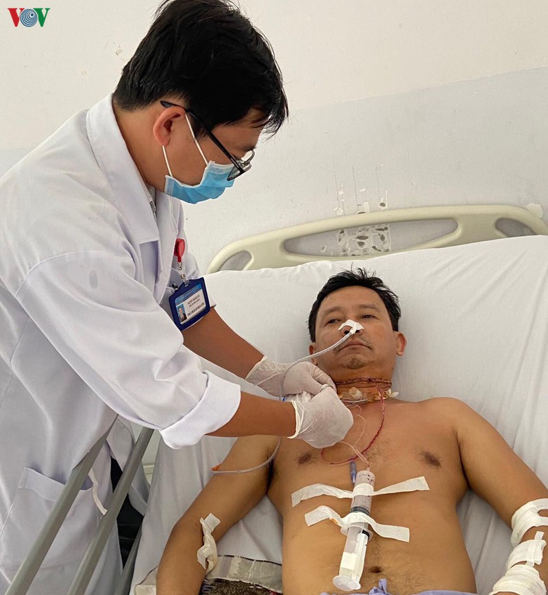 cuu song benh nhan bi dut roi khi quan, thuc quan hinh 1