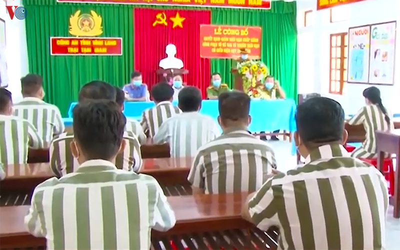 vinh long: giam an va tha tu truoc thoi han cho 13 pham nhan  hinh 1