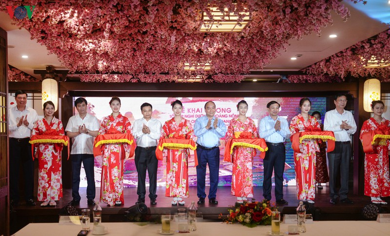 anh: thu tuong lam viec tai quang ninh va giao luu voi cong nhan mo hinh 11