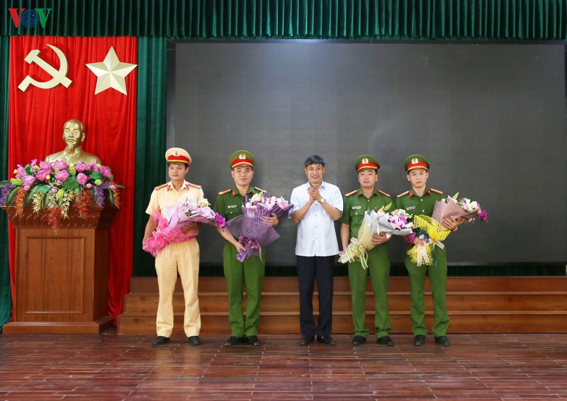 bat hai doi tuong van chuyen 15.000 vien ma tuy tong hop hinh 3